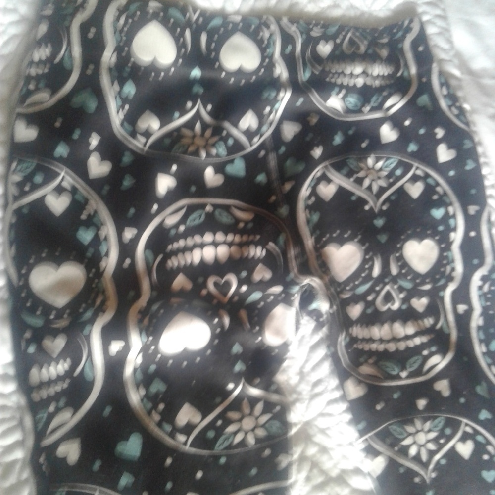 No Boundaries Skull Leggings. Sz Med
